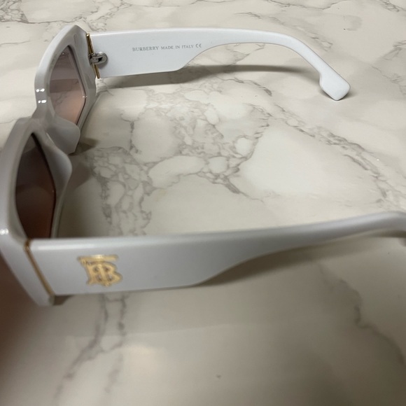 Black, white, brown and plaid square sunglasses - Picture 3 of 7